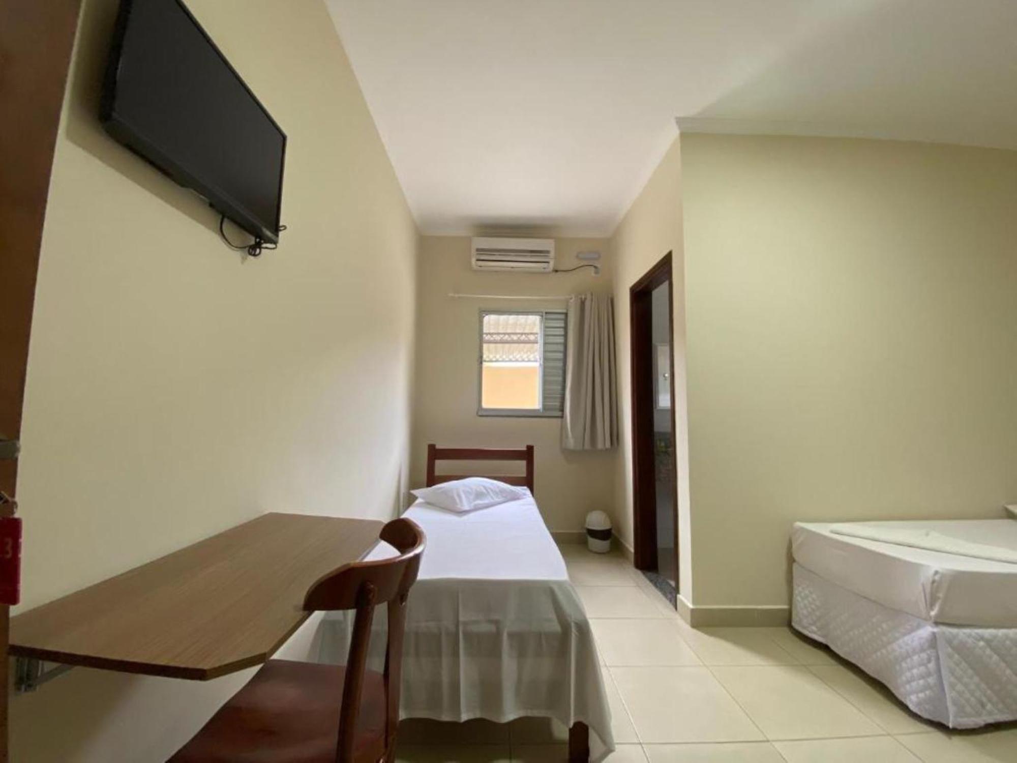 Hotel Graal Inn Келуз Стая снимка